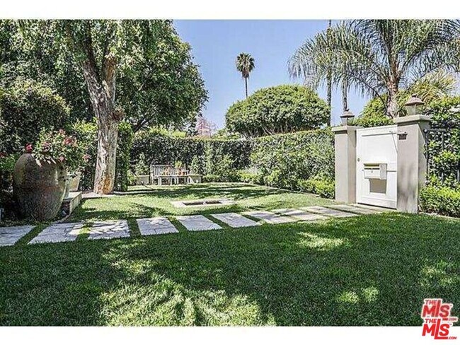 Building Photo - 859 N Spaulding Ave