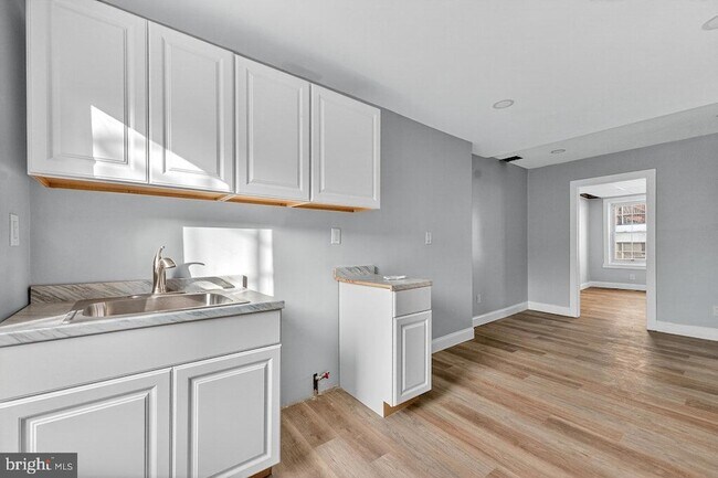 Building Photo - 11 N Willow St