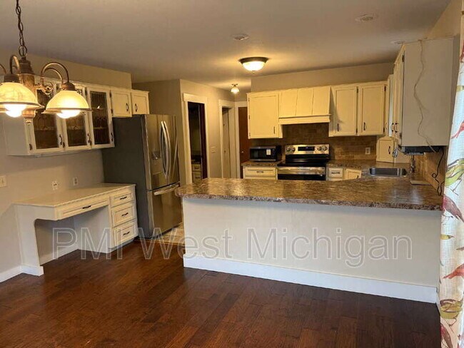 Building Photo - 513 24th Ave