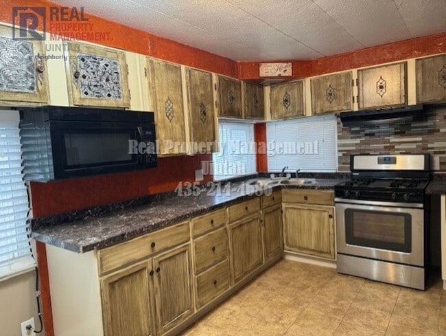 Building Photo - 3 Bedroom 1.5 Bathroom Single Wide Trailer