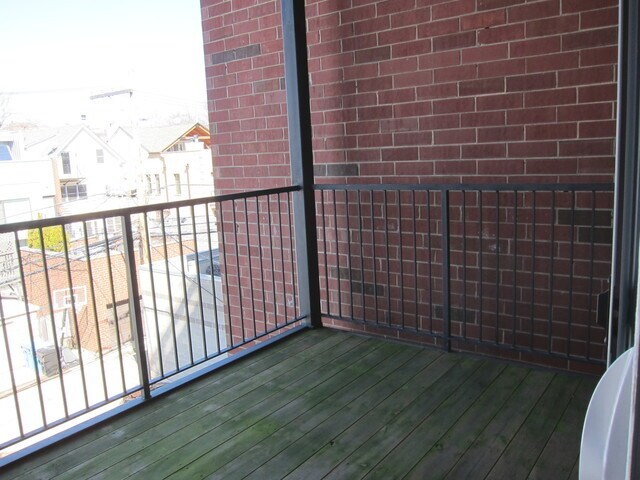 Building Photo - 1722 W Belmont Ave