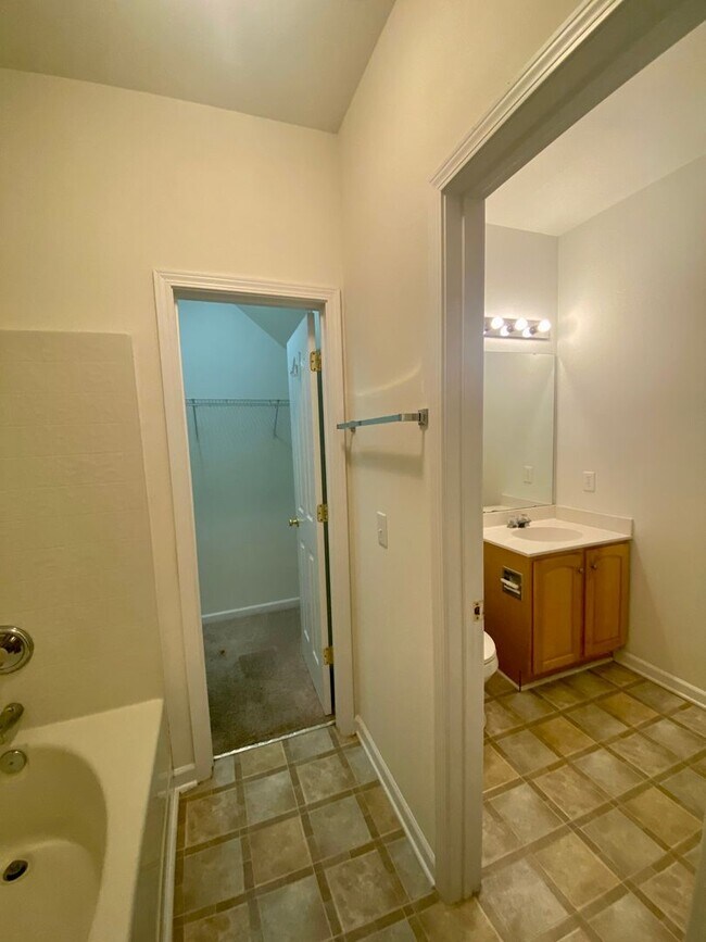 Building Photo - 3BR/2.5BA Townhouse in Ballantyne
