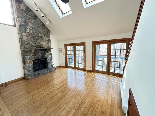 Building Photo - 123 Banbury Dr