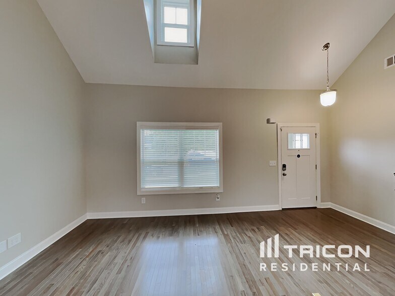 Building Photo - 335 Stonecrest Dr