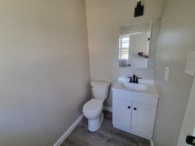 Building Photo - 967 Sanchez Dr