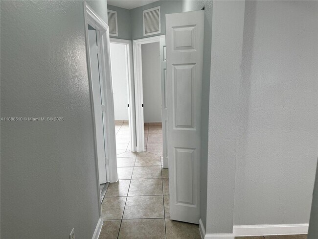 Building Photo - 1480 NE 33rd Ave