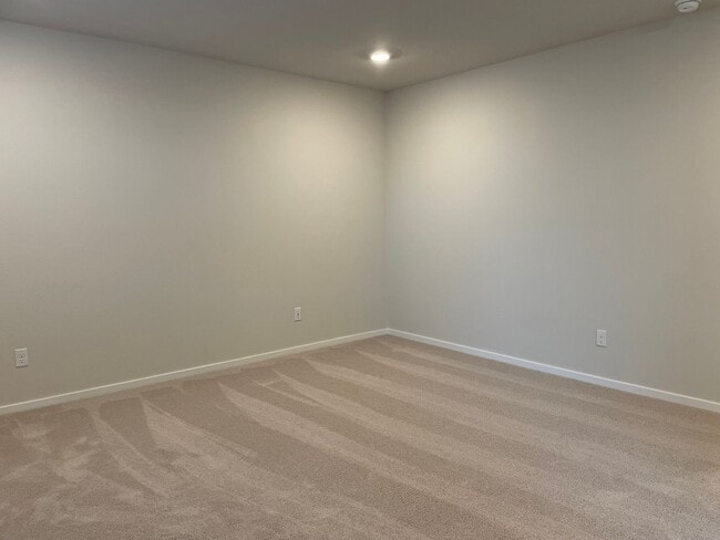 Building Photo - Don’t Miss This! Spacious Vancouver Home with Large Yard & Double Garage.