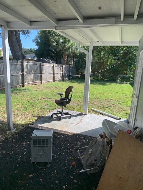 Building Photo - St Petersburg, Two beds/1 bath, laundry  and Yard.