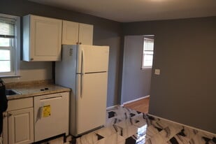 Building Photo - 30 Riverside Dr