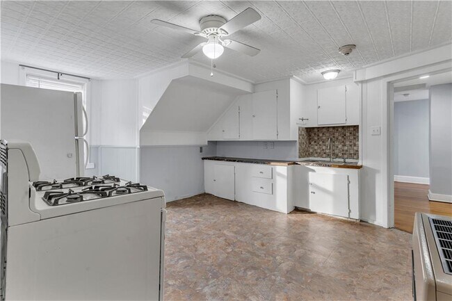 Building Photo - 244 Paradis Ave