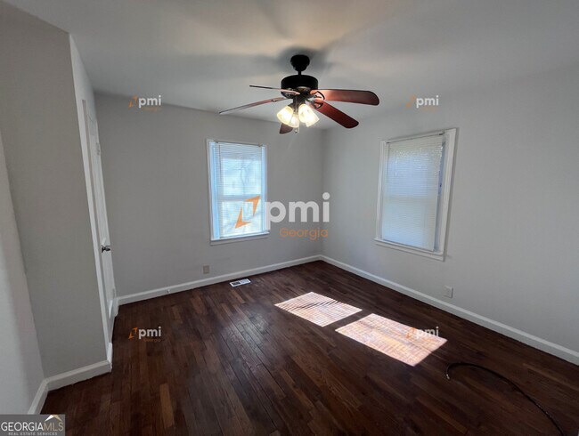 Building Photo - 413 Hilltop Cir