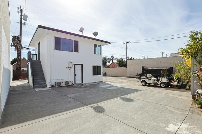 Building Photo - 440 W Holt Ave
