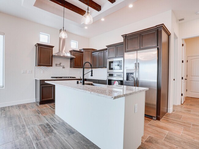 Building Photo - 392 Frodsham St