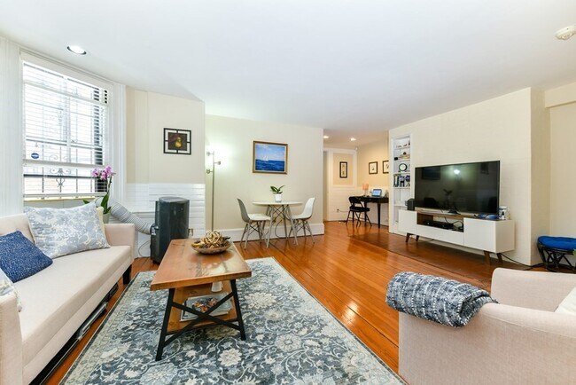 Building Photo - 49 Beacon St