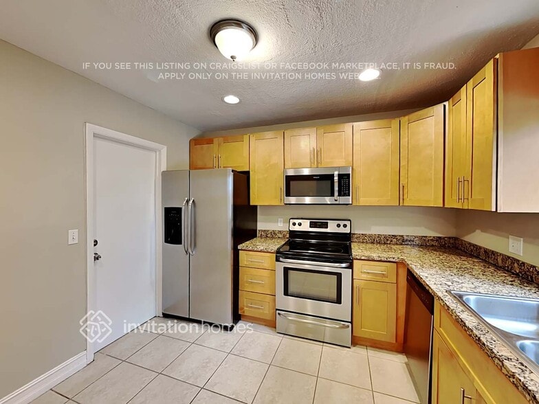 Building Photo - 6864 NW 28th Ave
