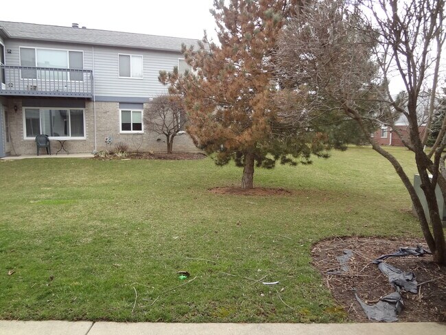 Building Photo - 220 Brett Cir