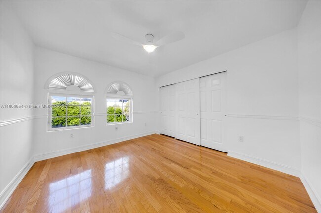 Building Photo - 21025 NE 31st Ave