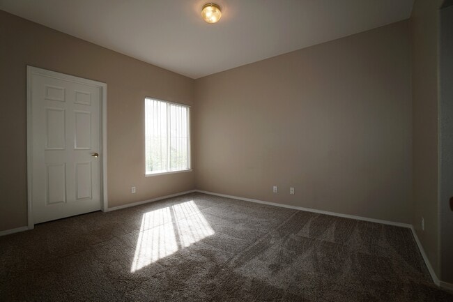 Building Photo - 3895 Strawberry Field Grove