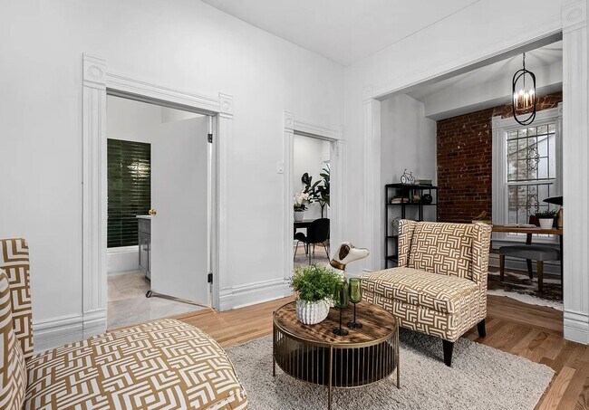 Building Photo - Victorian Gem next to Cheesman Park!