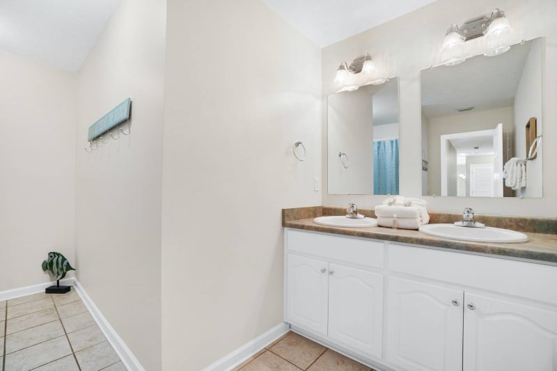 Building Photo - 22609 Sunset Ave