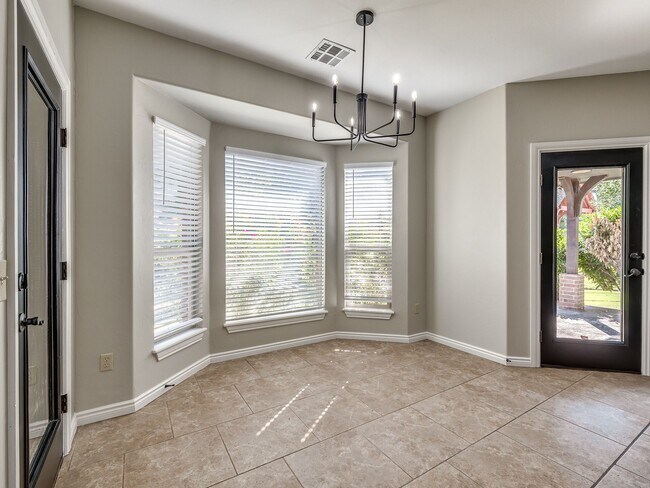 Building Photo - 8900 Belcaro Dr