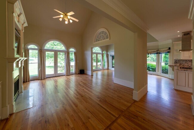 Building Photo - 3200 Brookside Dr