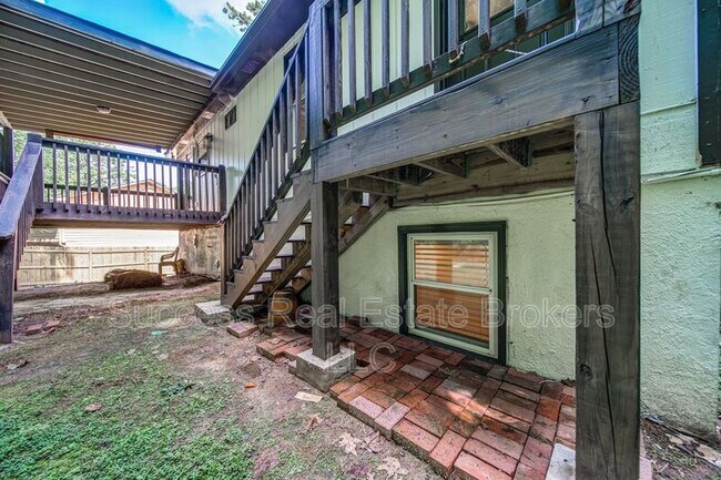 Building Photo - 4734 N Springs Rd NW