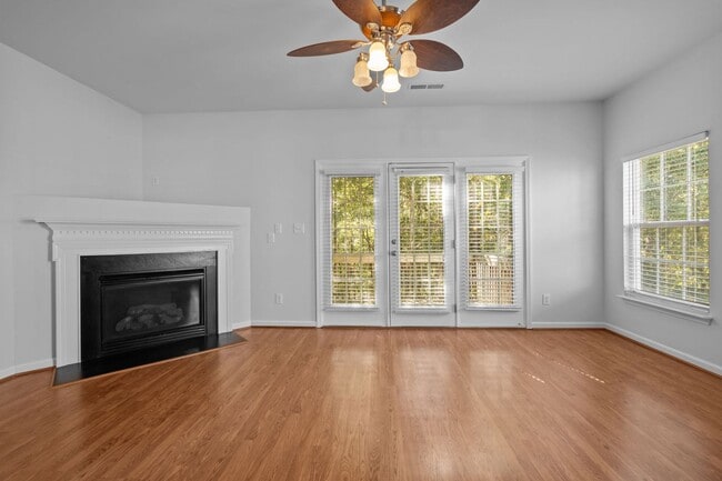Building Photo - Spacious 3-Story End-Unit Townhome Near RTP