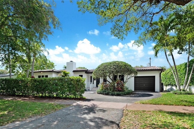 Building Photo - 1524 Zoreta Ave