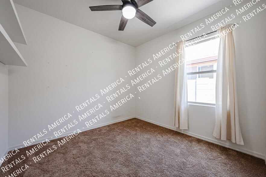 Building Photo - 38086 W Isabella Ln