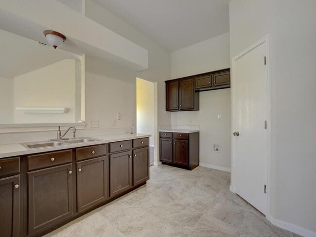 Building Photo - 114 Dana Dr