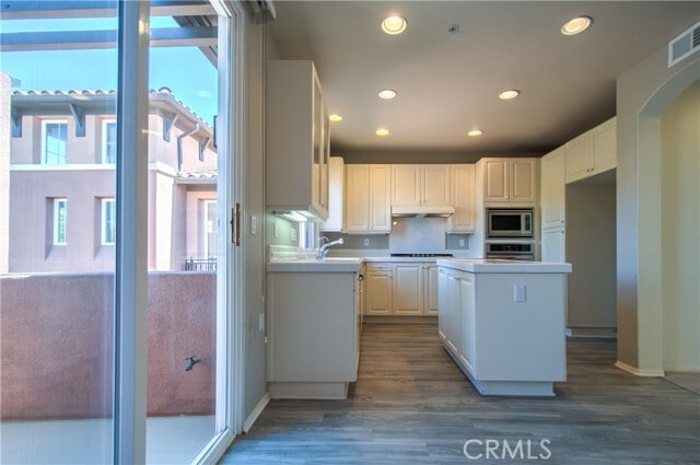 Building Photo - 15 Riva Dr