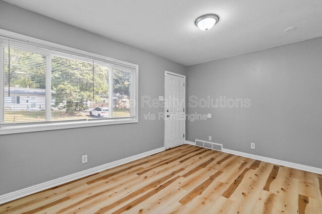 Building Photo - 10465 Lord Dr