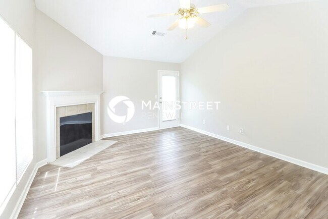 Building Photo - 3 Bedroom Pet-Friendly Home in Jonesboro, GA with Main Street Renewal