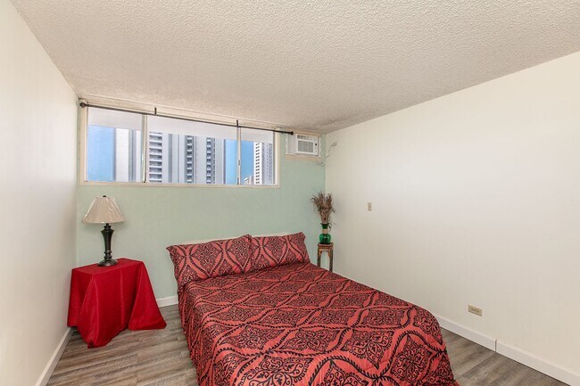 Building Photo - 2611 Ala Wai Blvd