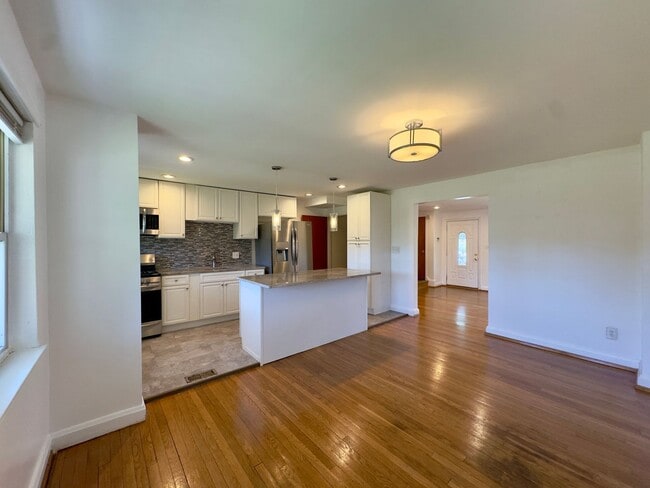 Building Photo - Charming 3 Bedroom/2 Bathroom Townhome in Loch Raven, MD!