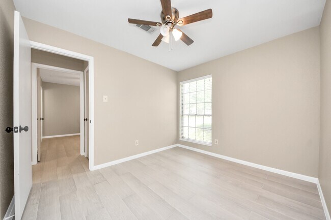 Building Photo - 1307 Glen Echo Dr