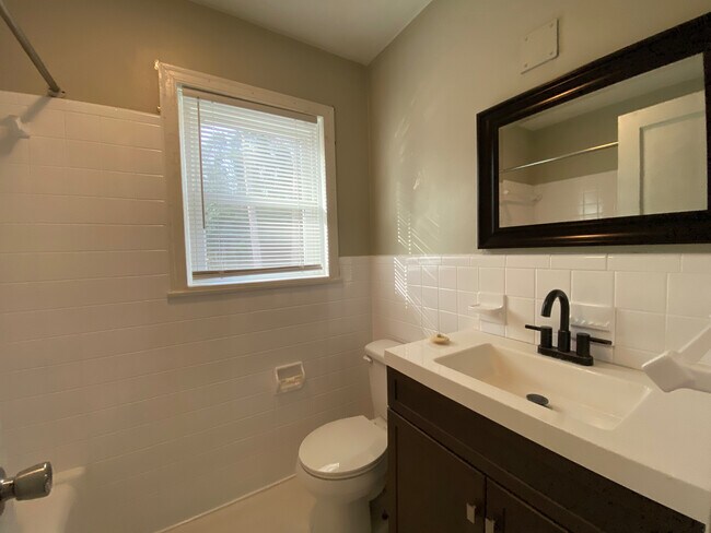 Building Photo - Room in Single Family Home on Remount Rd