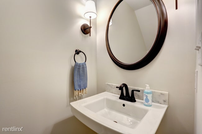 Building Photo - 2 br, 3 bath Townhome - 2844 Webb Bridge Rd.