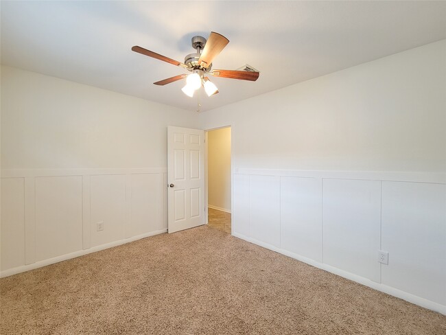 Building Photo - 2115 Forest Oaks Dr
