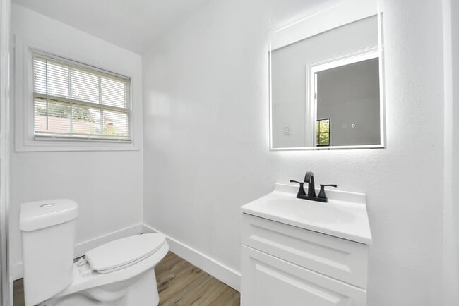 Building Photo - 1203 W 6th St