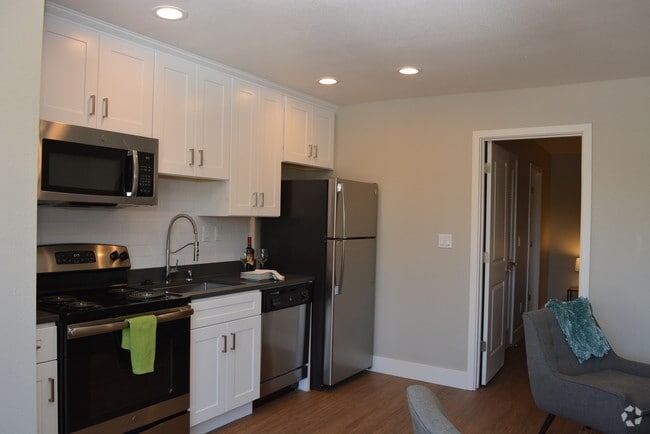 1 BR,1 BA 480SF - Access @ Rohnert Park