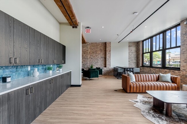 Building Photo - 2032 N Clybourn Ave