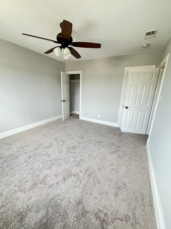 Building Photo - West Baltimore 4 Bedroom 1.5 Bathroom Town...