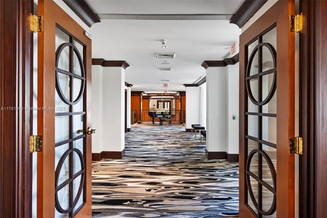 Building Photo - 610 W Las Olas Blvd