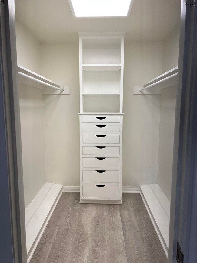 Building Photo - 2411 Clayton Ln