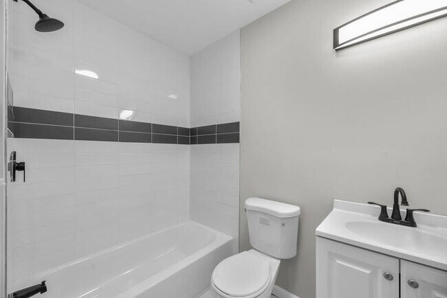 Building Photo - 126 S Highland Ave