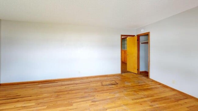 Building Photo - 1727 Assumption Dr