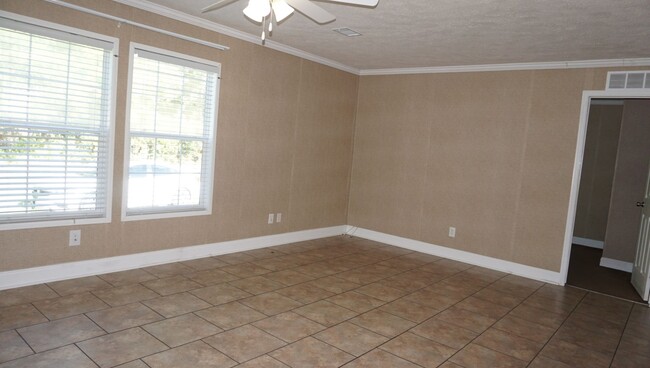 Building Photo - Home in the Lowndes County