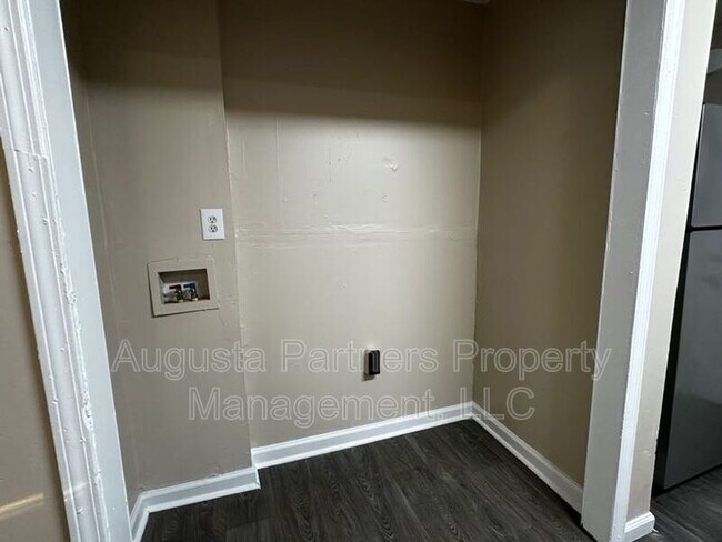 Building Photo - 2237 Bungalow Rd